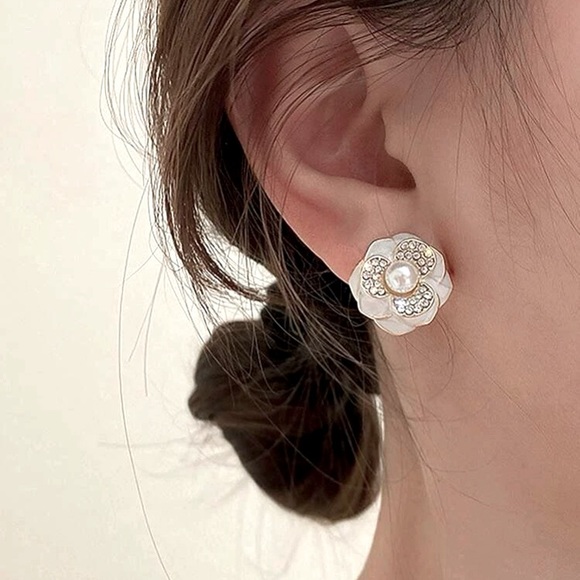Kate spade faux pearl rhinestone detail stud earring